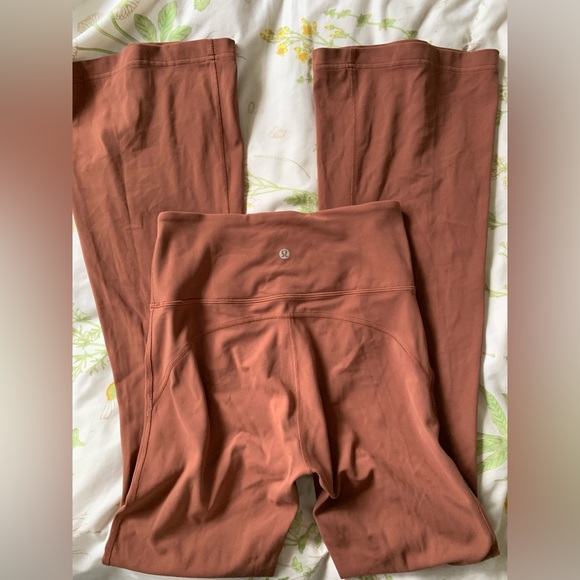SOLD *** Lululemon Super High-Rise Groove Pant - Picture 3 of 6